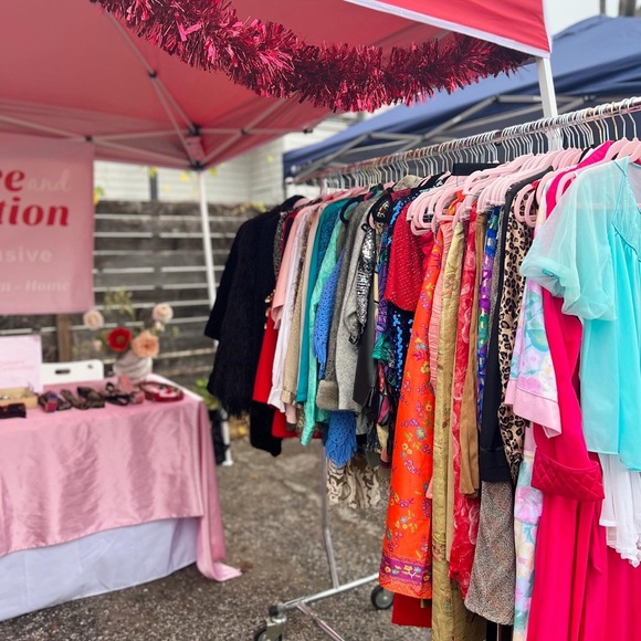 Meet your Posher, Andrea - Picture 2 of 8